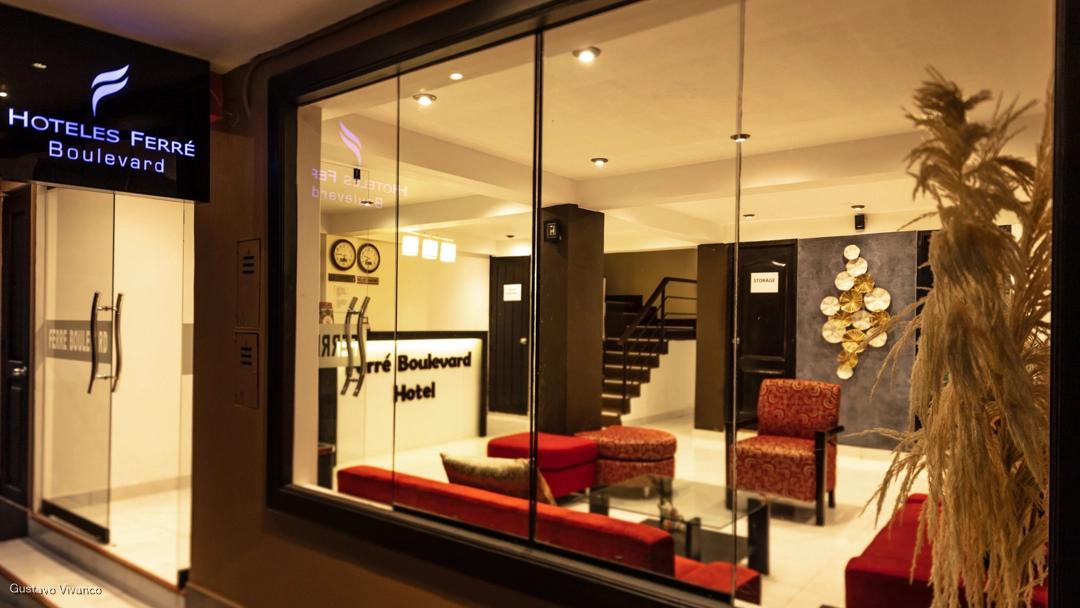 Lobby lujoso del hotel en Boulevard